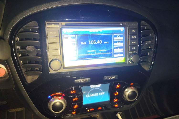 Used Infiniti ESQ 2014 1.6L Spontaneous Edition Audio And AC Panel