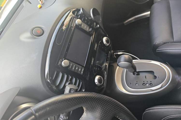 Used Infiniti ESQ 2014 1.6T Dynamic Edition Audio And AC Panel