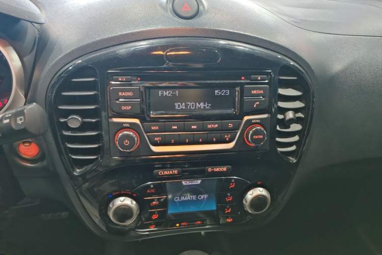 Used Infiniti ESQ 2014 1.6L Spontaneous Edition Audio And AC Panel