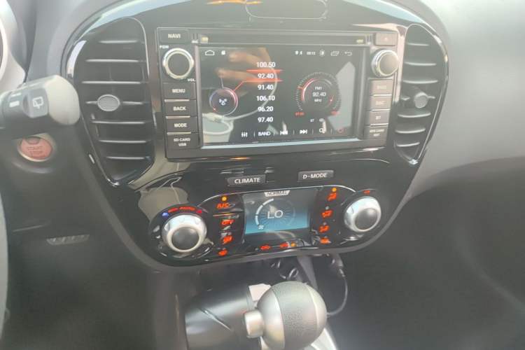Used Infiniti ESQ 2014 1.6L Spontaneous Edition Audio And AC Panel