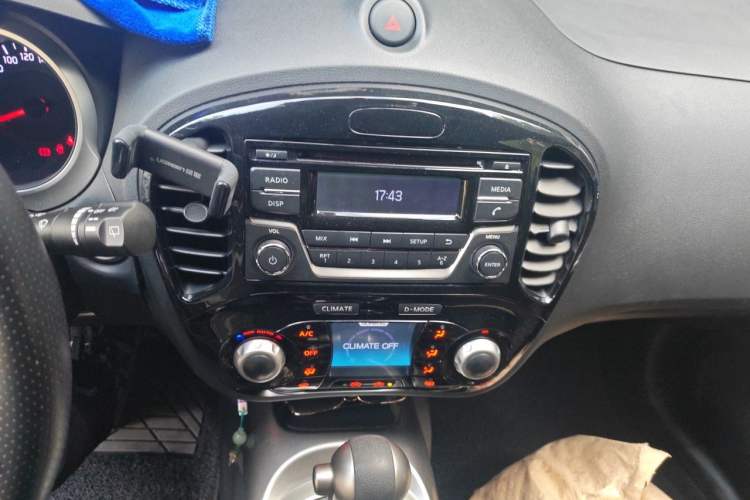 Used Infiniti ESQ 2014 1.6L Spontaneous Edition Audio And AC Panel