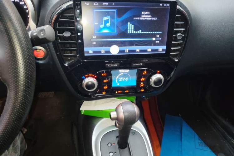 Used Infiniti ESQ 2014 1.6L Spontaneous Edition Audio And AC Panel