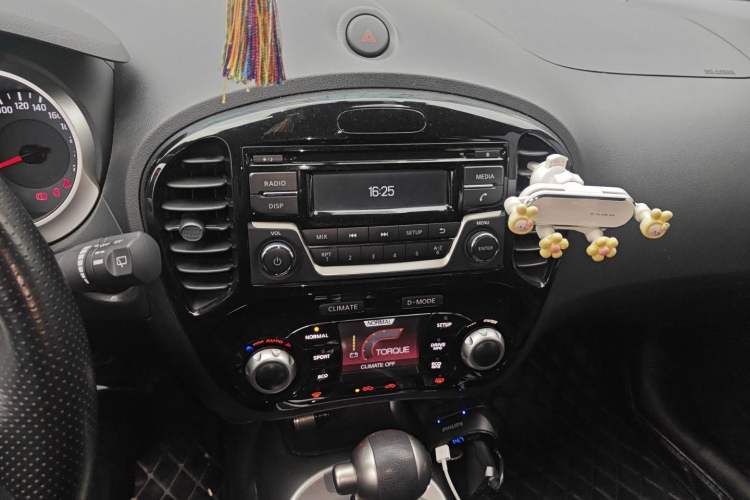 Used Infiniti ESQ 2014 1.6L Spontaneous Edition Audio And AC Panel