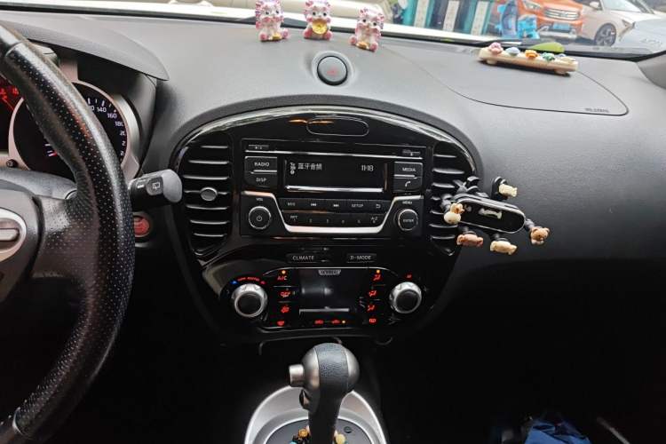 Used Infiniti ESQ 2014 1.6L Spontaneous Edition Audio And AC Panel