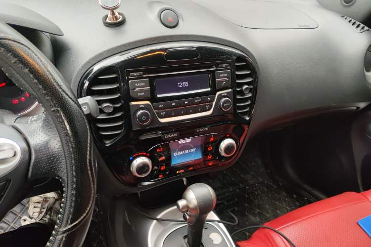 Used Infiniti ESQ 2014 1.6L Spontaneous Edition Audio And AC Panel