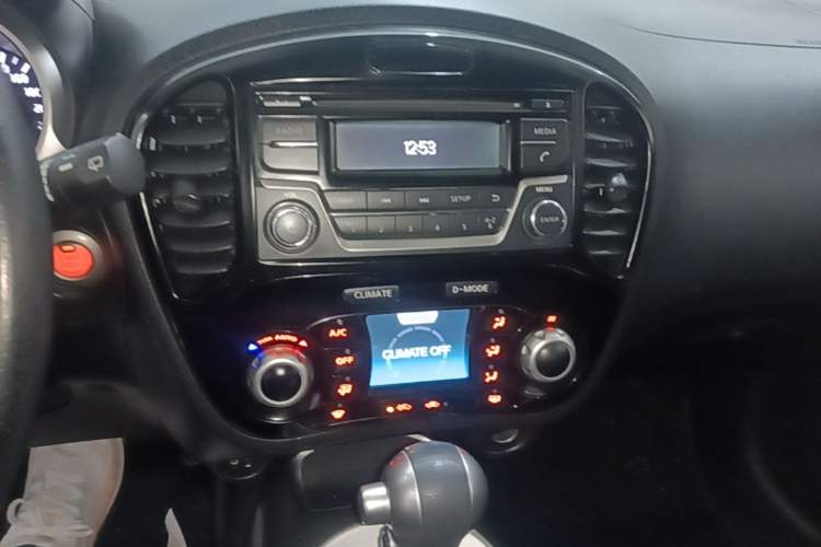 Used Infiniti ESQ 2014 1.6L Spontaneous Edition Audio And AC Panel