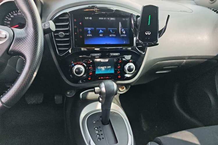 Used Infiniti ESQ 2014 1.6L Spontaneous Edition Audio And AC Panel