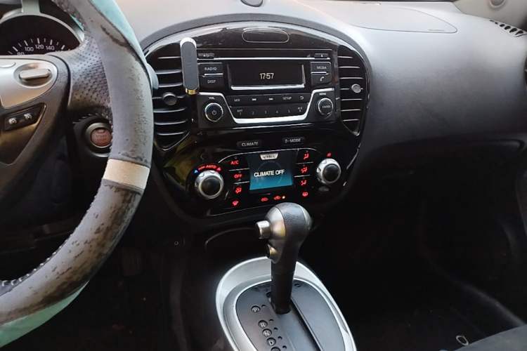 Used Infiniti ESQ 2014 1.6L Spontaneous Edition Audio And AC Panel