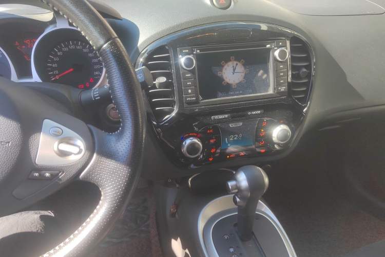 Used Infiniti ESQ 2014 1.6L Spontaneous Edition Audio And AC Panel