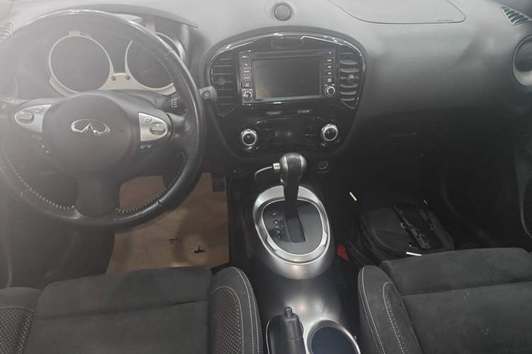 Used Infiniti ESQ 2014 1.6L Spontaneous Edition Audio And AC Panel