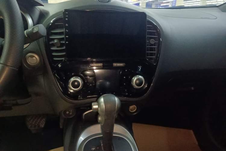 Used Infiniti ESQ 2014 1.6L Spontaneous Edition Audio And AC Panel