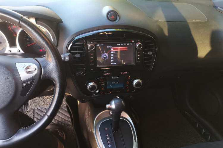 Used Infiniti ESQ 2014 1.6L Spontaneous Edition Audio And AC Panel