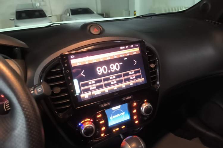 Used Infiniti ESQ 2014 1.6L Spontaneous Edition Audio And AC Panel