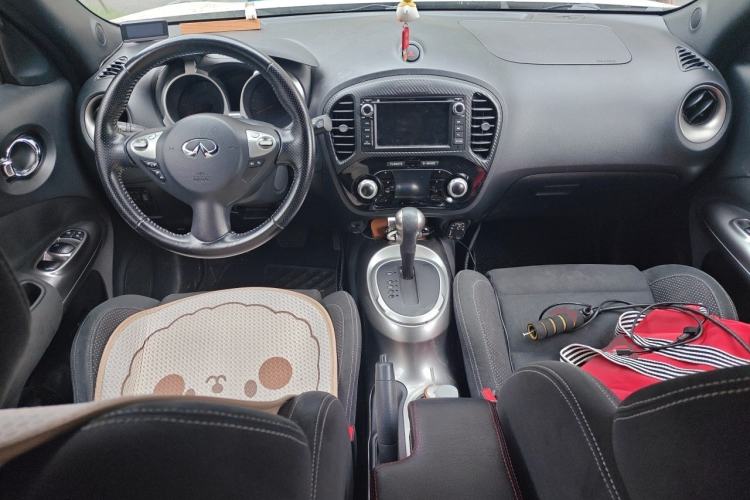 Used Infiniti ESQ 2014 1.6L Spontaneous Edition Center Console