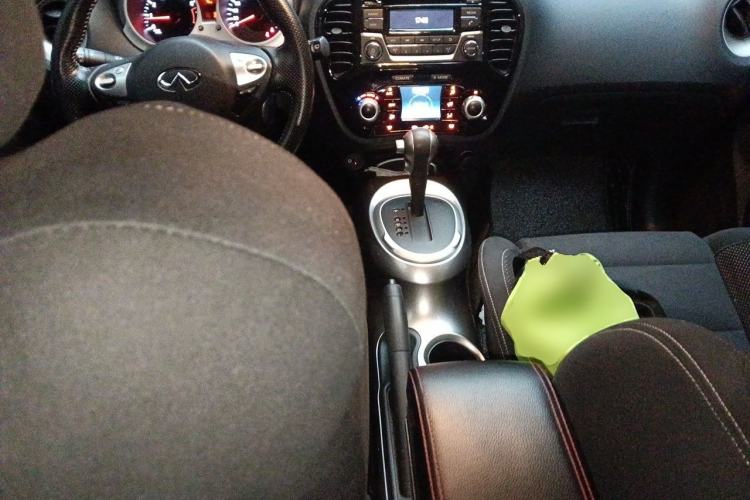 Used Infiniti ESQ 2014 1.6L Spontaneous Edition Center Console