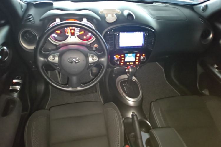 Used Infiniti ESQ 2014 1.6L Spontaneous Edition Center Console