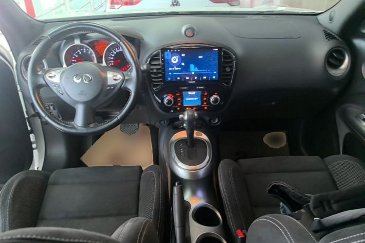 Used Infiniti ESQ 2014 1.6L Spontaneous Edition Center Console