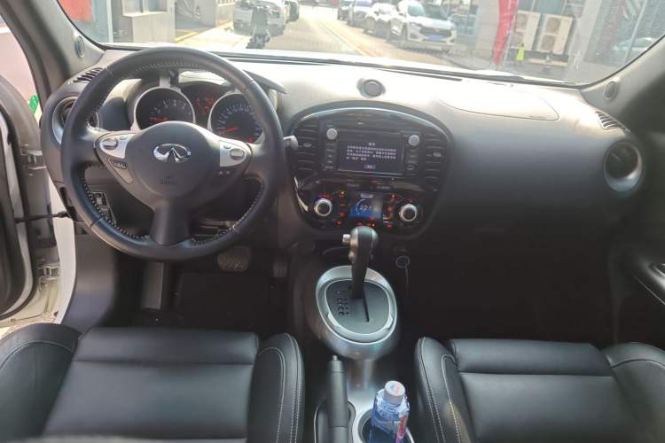 Used Infiniti ESQ 2014 1.6L Luxury Edition Center Console