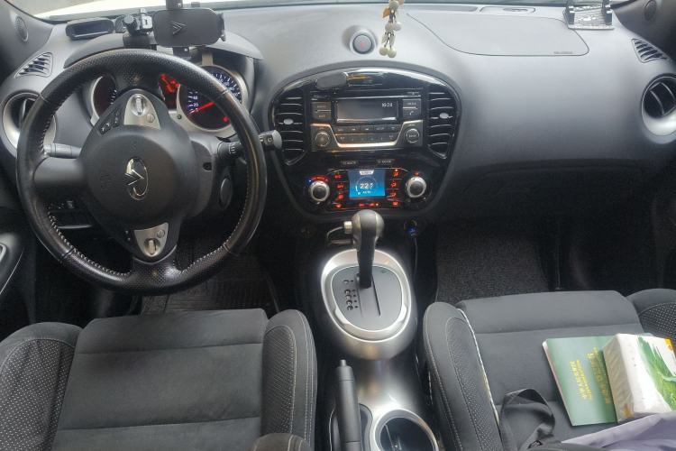 Used Infiniti ESQ 2014 1.6L Spontaneous Edition Center Console