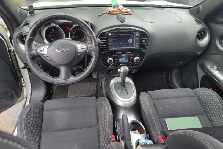 Used Infiniti ESQ 2014 1.6L Spontaneous Edition Center Console