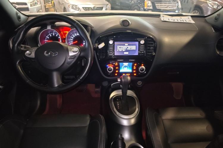 Used Infiniti ESQ 2014 1.6L Luxury Edition Center Console