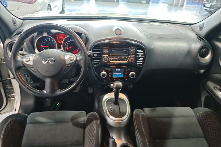Used Infiniti ESQ 2014 1.6L Spontaneous Edition Center Console