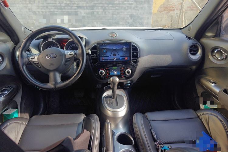 Used Infiniti ESQ 2014 1.6L Spontaneous Edition Center Console