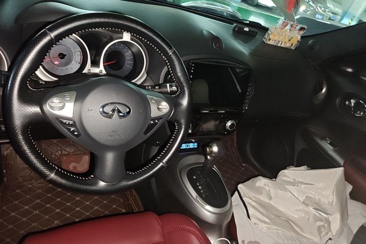 Used Infiniti ESQ 2014 1.6L Luxury Edition Center Console