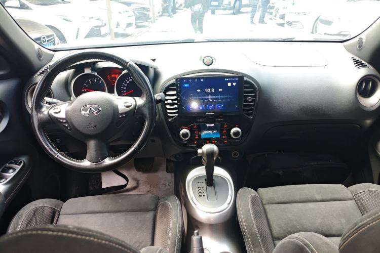 Used Infiniti ESQ 2014 1.6L Spontaneous Edition Center Console