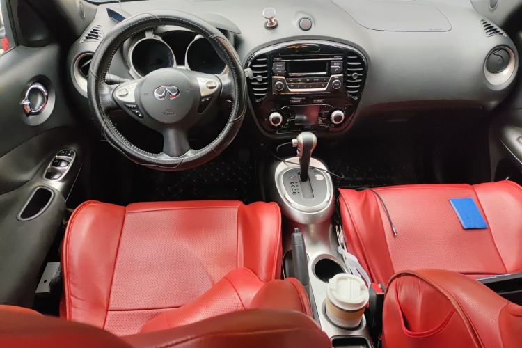 Used Infiniti ESQ 2014 1.6L Spontaneous Edition Center Console