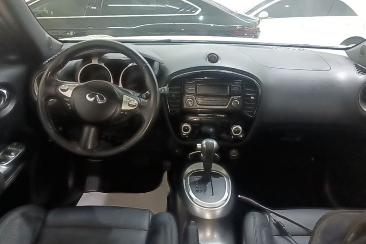 Used Infiniti ESQ 2014 1.6L Spontaneous Edition Center Console