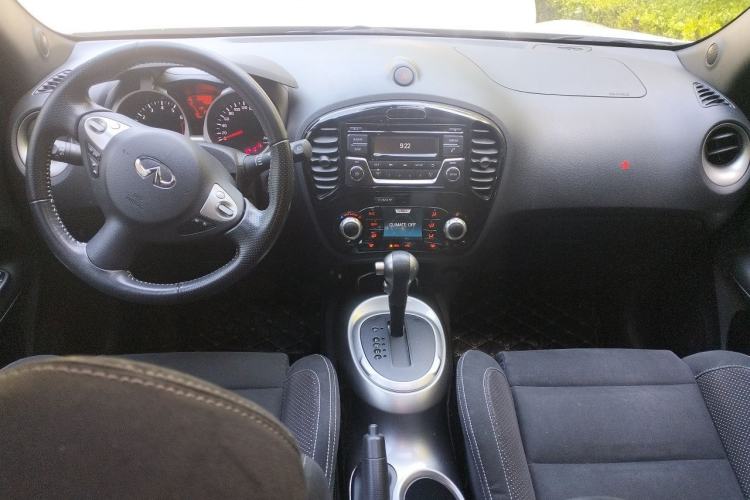 Used Infiniti ESQ 2014 1.6L Spontaneous Edition Center Console