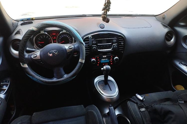 Used Infiniti ESQ 2014 1.6L Spontaneous Edition Center Console