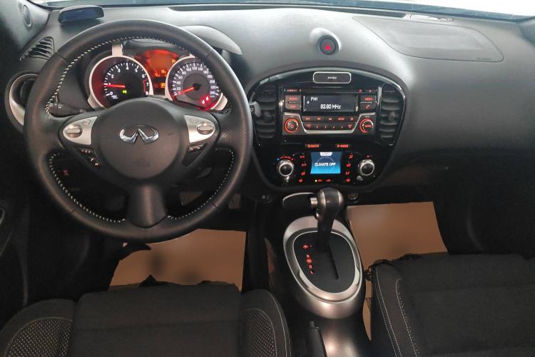 Used Infiniti ESQ 2014 1.6L Spontaneous Edition Center Console