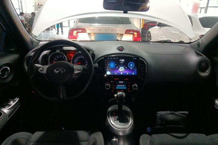 Used Infiniti ESQ 2014 1.6L Spontaneous Edition Center Console