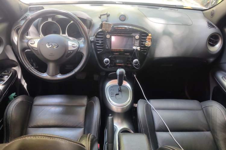 Used Infiniti ESQ 2014 1.6T Dynamic Edition Center Console