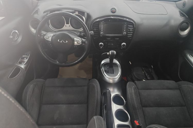 Used Infiniti ESQ 2014 1.6L Spontaneous Edition Center Console