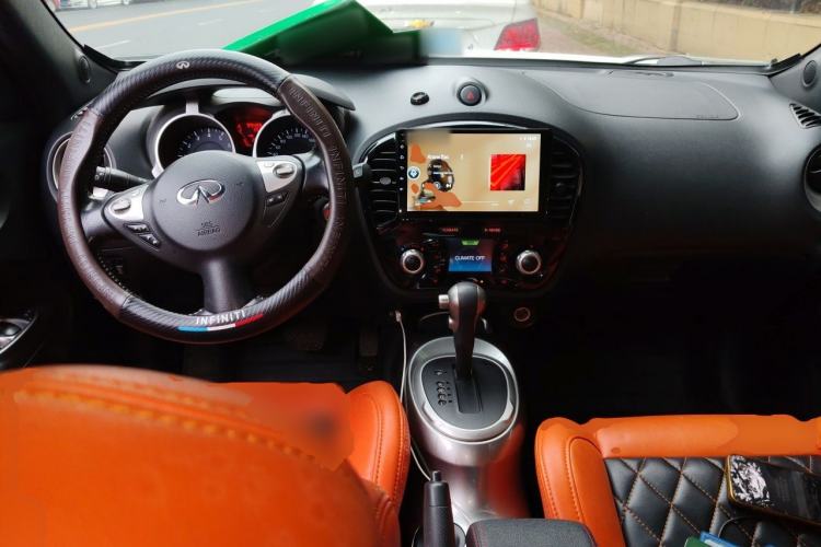 Used Infiniti ESQ 2014 1.6L Spontaneous Edition Center Console