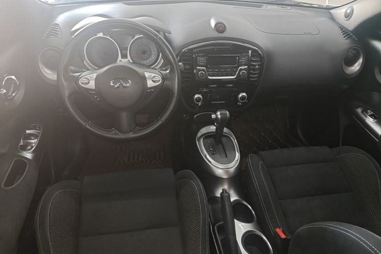 Used Infiniti ESQ 2014 1.6L Spontaneous Edition Center Console