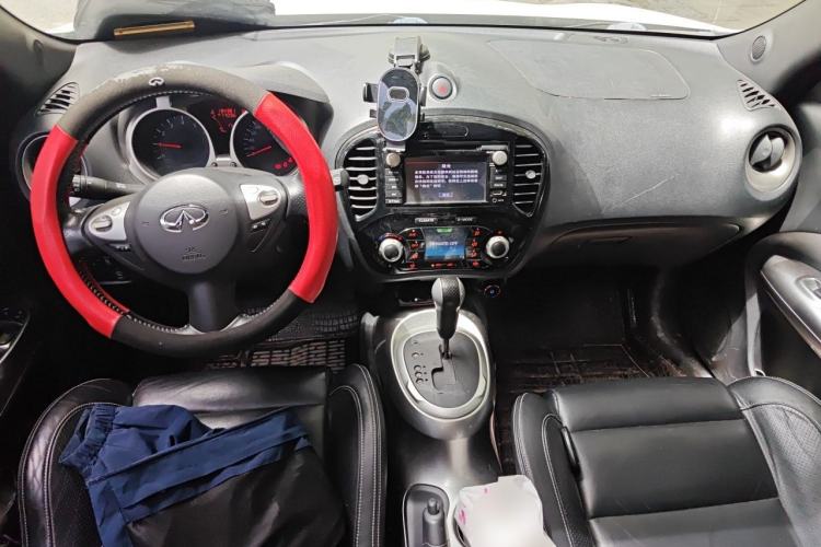 Used Infiniti ESQ 2014 1.6T Dynamic Edition Center Console