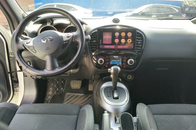 Used Infiniti ESQ 2014 1.6L Spontaneous Edition Center Console