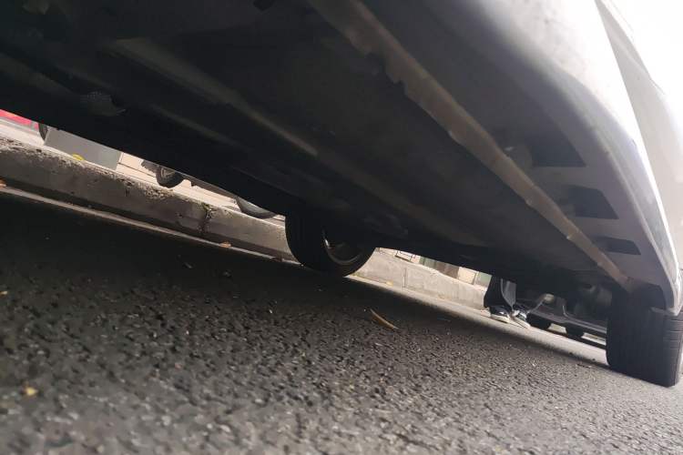 Used Infiniti ESQ 2014 1.6L Spontaneous Edition Chassis Front Left