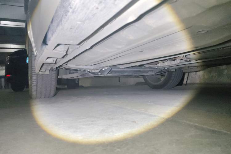 Used Infiniti ESQ 2014 1.6L Spontaneous Edition Chassis Rear Left