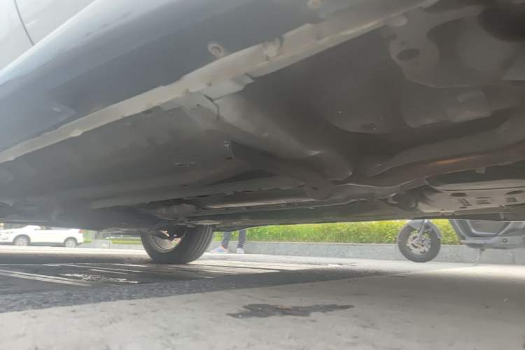 Used Infiniti ESQ 2014 1.6L Spontaneous Edition Chassis Rear Left