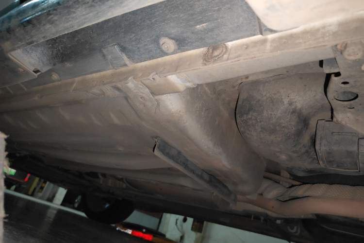 Used Infiniti ESQ 2014 1.6L Luxury Edition Chassis Rear Left