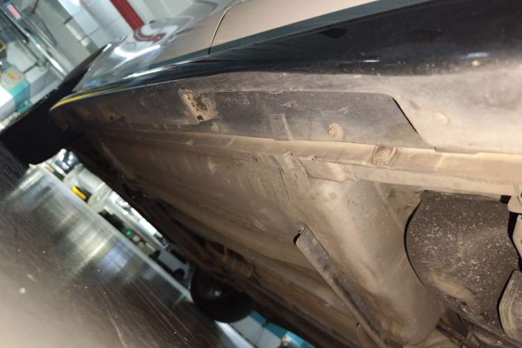 Used Infiniti ESQ 2014 1.6L Spontaneous Edition Chassis Rear Left