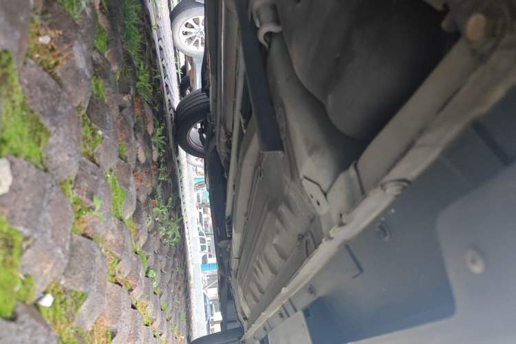 Used Infiniti ESQ 2014 1.6L Spontaneous Edition Chassis Rear Right