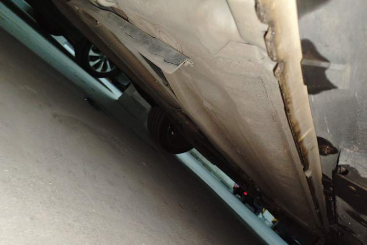Used Infiniti ESQ 2014 1.6L Spontaneous Edition Chassis Rear Right