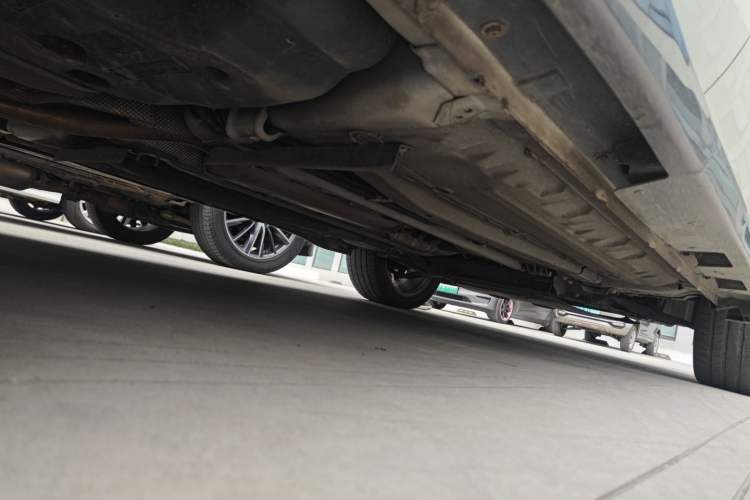 Used Infiniti ESQ 2014 1.6L Spontaneous Edition Chassis Rear Right