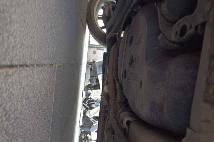 Used Infiniti ESQ 2014 1.6L Spontaneous Edition Chassis Rear Right